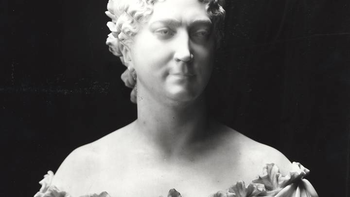 Bust of lady Wallace with flowers on dress