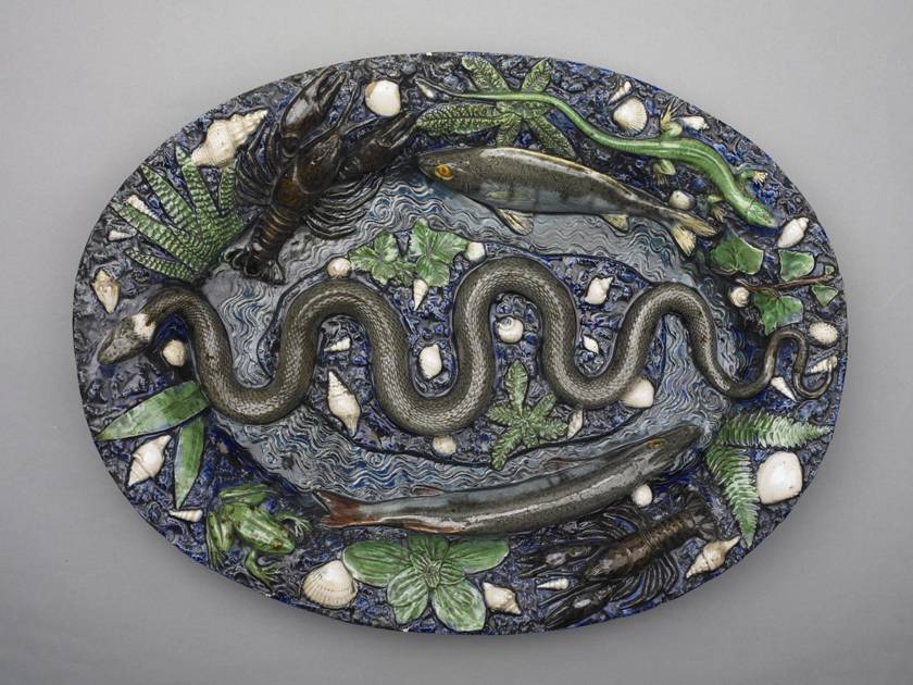 Blue dish with a mould of snake, two fish and two lobsters