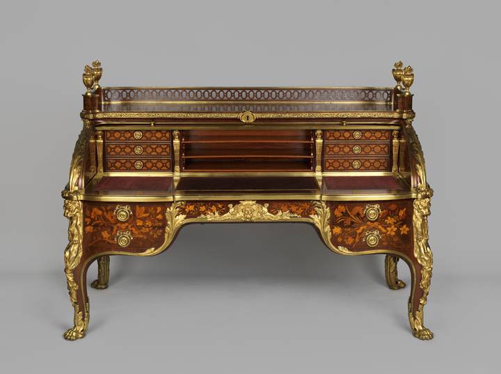 The desk, open. Roll-top desk (F102).