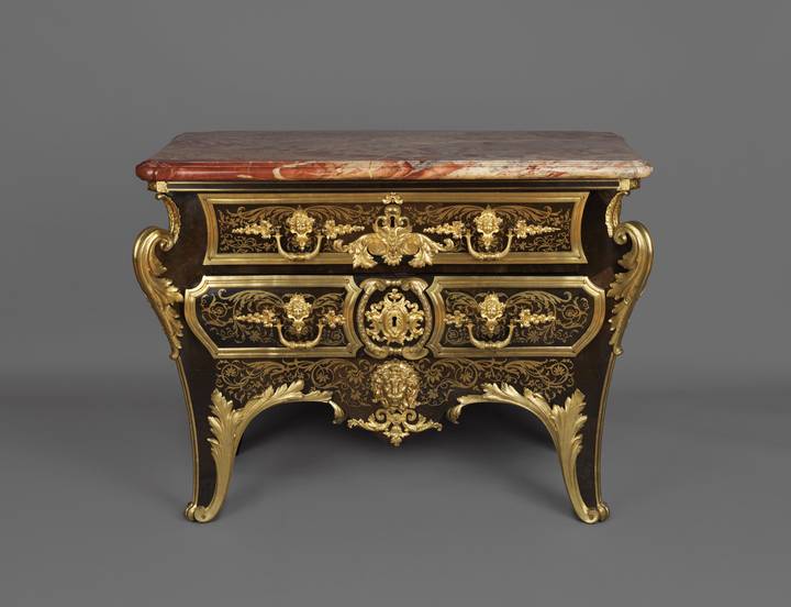 Chest of drawers (F402).