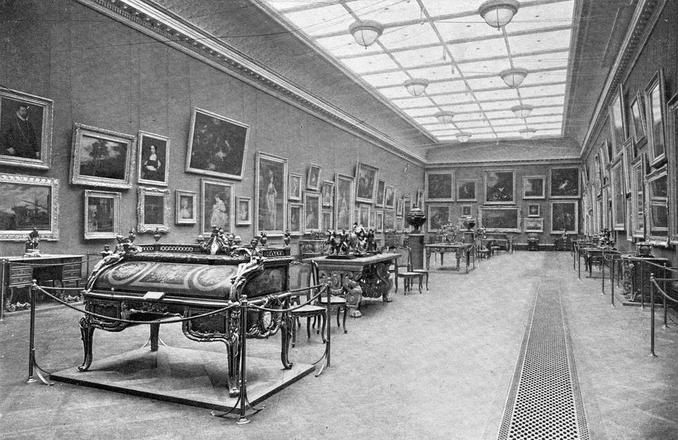 Photo of Great Gallery at The Wallace Collection in 1904