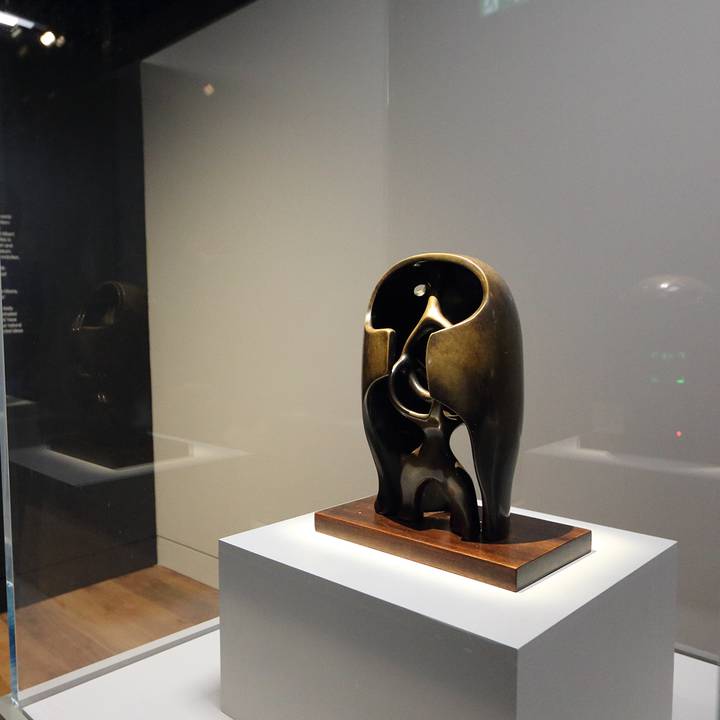 A sculpture by Henry Moore in a cabinet in an exhibition
