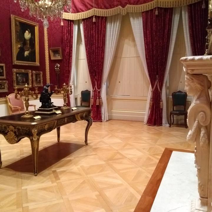 Empty gallery in The Wallace Collection