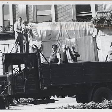 An image of artworks being evacuated from Hertford House