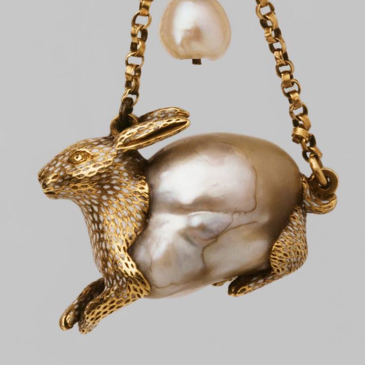 Fashioned by History: Jewellery